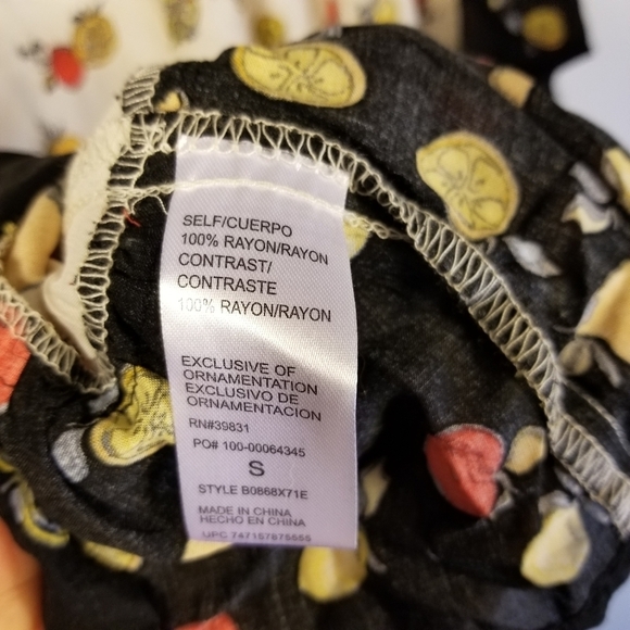 DEMOCRACY Fruit Print Top Smocked Ruffle Peplum Hem Women's Small Relaxed Cream - Picture 16 of 16